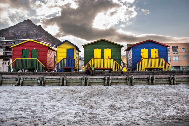 Kirsten Rice’s photo-ready hand catches a spontaneous moment on the South Africa shore in vivid splashes of color. Continental Drift is being exhibited at Atelier Jacquinet.